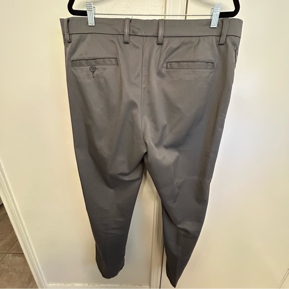 Amazon Essentials Men’s Slim Fit Flat Front Dress Pants Gray Size 38x32 - Picture 8 of 10